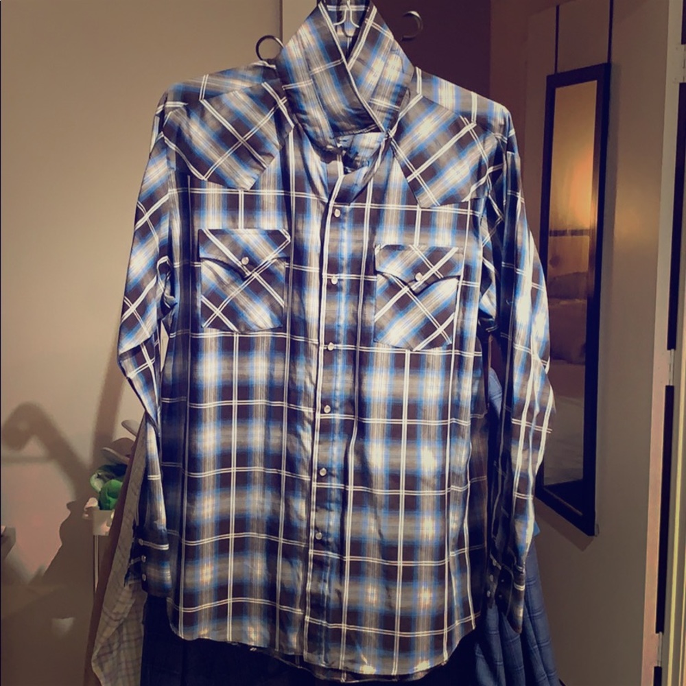 Pearl snap button down long sleeve shirt